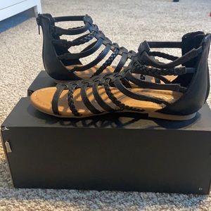 Size 5 The Touch of Nina gladiator sandals.